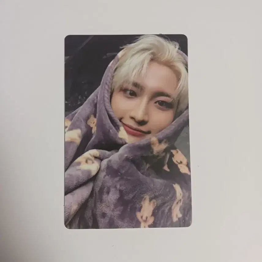 에이티즈 할라지아 성화 담요 포카