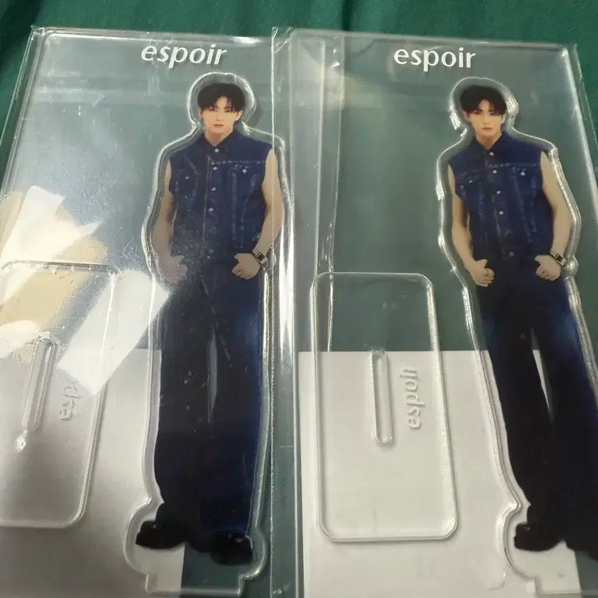 마크 에스쁘아 아크릴