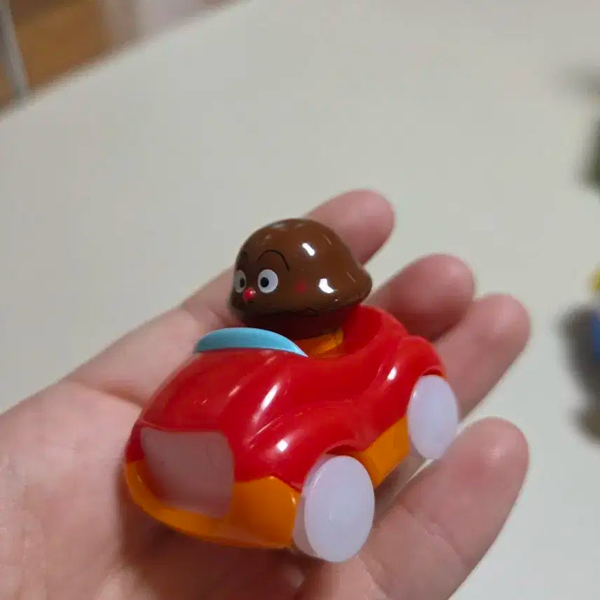 호빵맨 카레빵맨 자동차 피규어 판매합니다. 호빵맨가챠 카레빵맨가챠