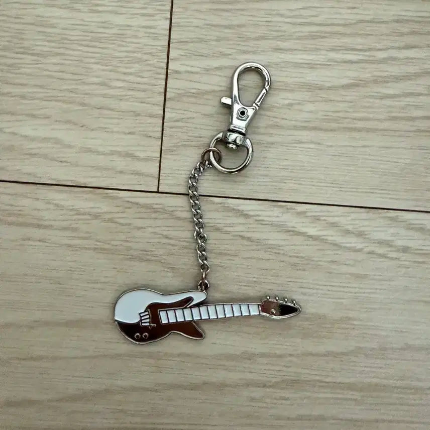 데이식스 팝업 미니 시그니처 참 영케이 베이스 키링