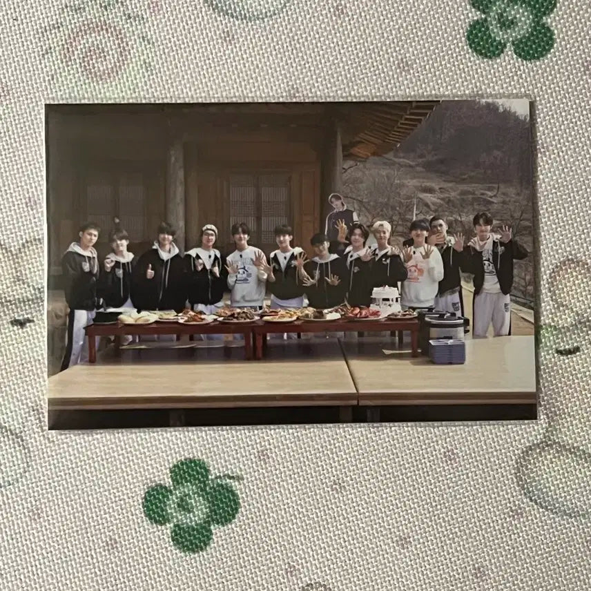 세븐틴 나나민박 굿즈 단체사진 엽서