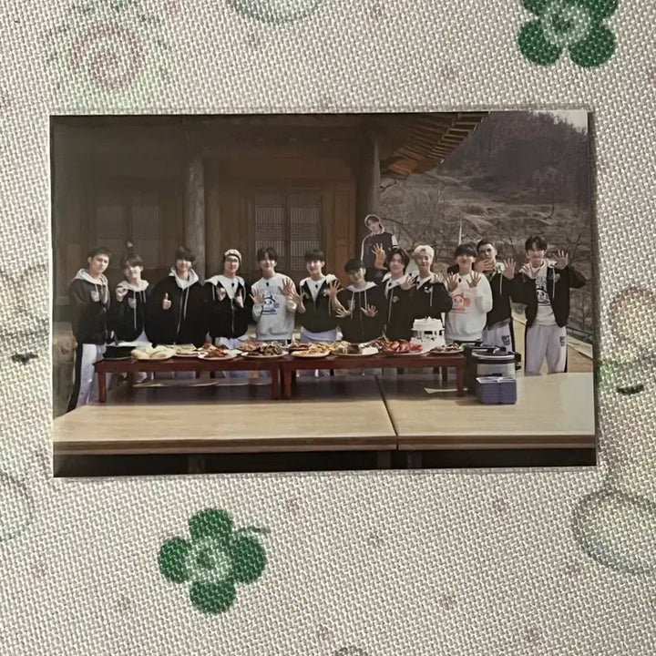 세븐틴 나나민박 굿즈 단체사진 엽서