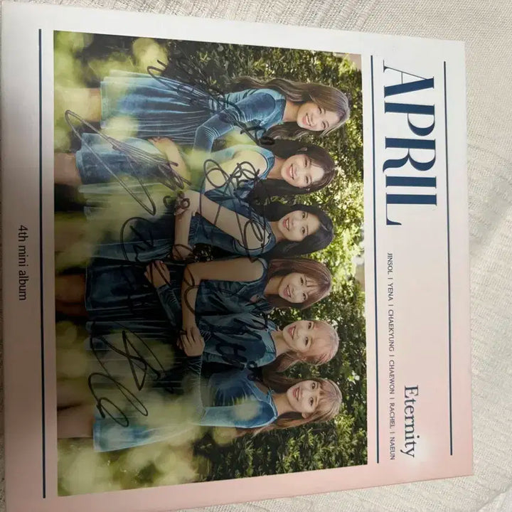 에이프릴 비매 친필싸인앨범 (미니앨범 4집 : Eternity)