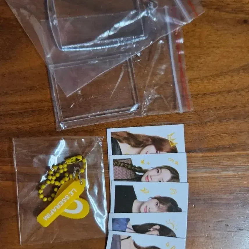 맘스터치 르세라핌 증명사진 키링 미개봉