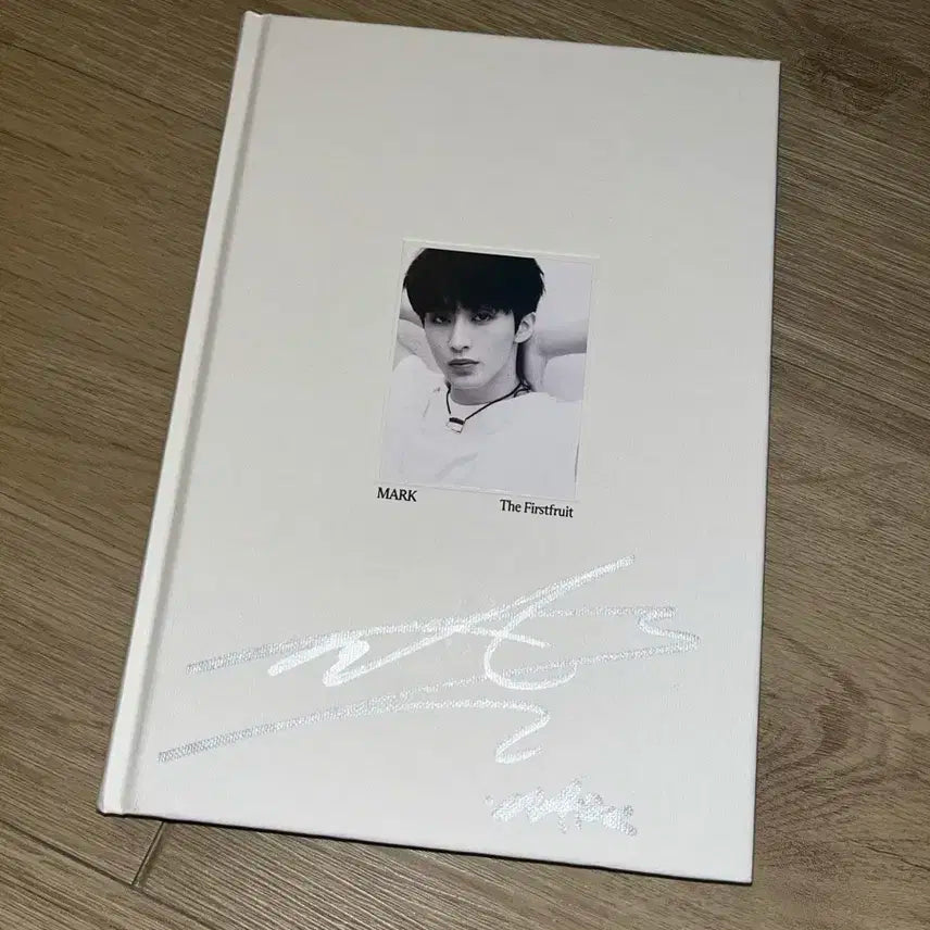 NCT마크 친필사인 1집 : The Firstfruit