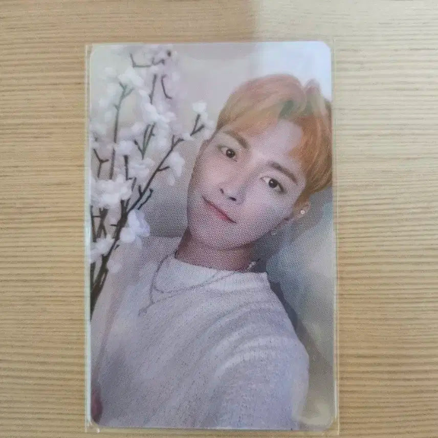 에이티즈 홍중 포카 뮤직아트 럭키드로우