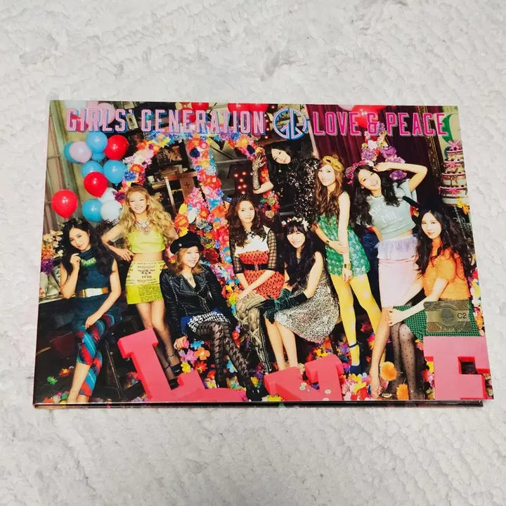 소녀시대 일본 정규3집 Love & Peace 앨범(CD + DVD)