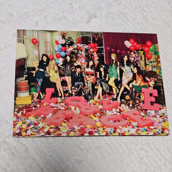 소녀시대 일본 정규3집 Love & Peace 앨범(CD + DVD)