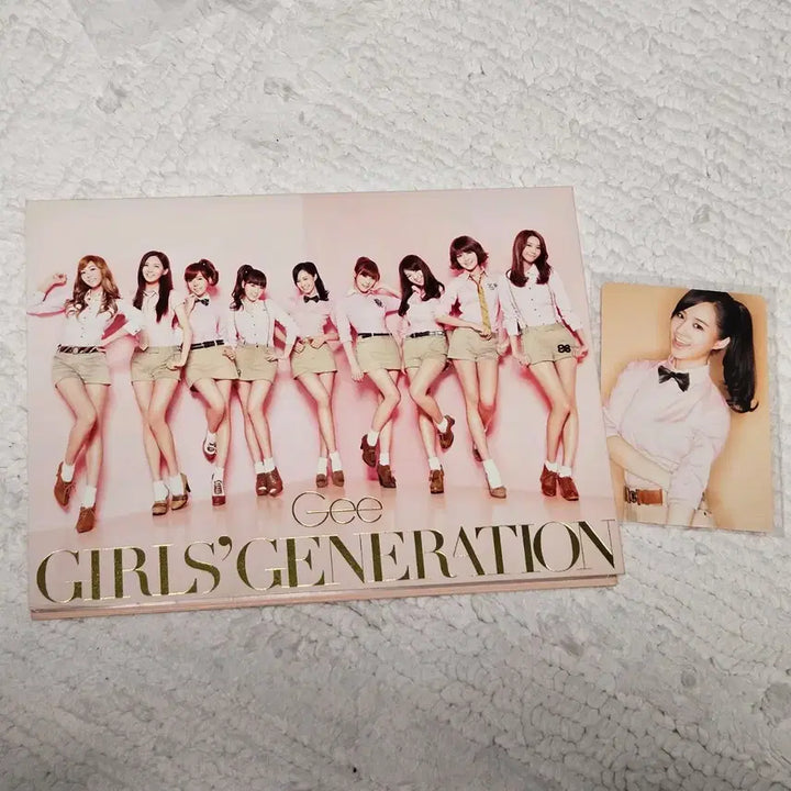 소녀시대 일본 Gee 앨범(CD + DVD 한정수량판) + 유리 포카