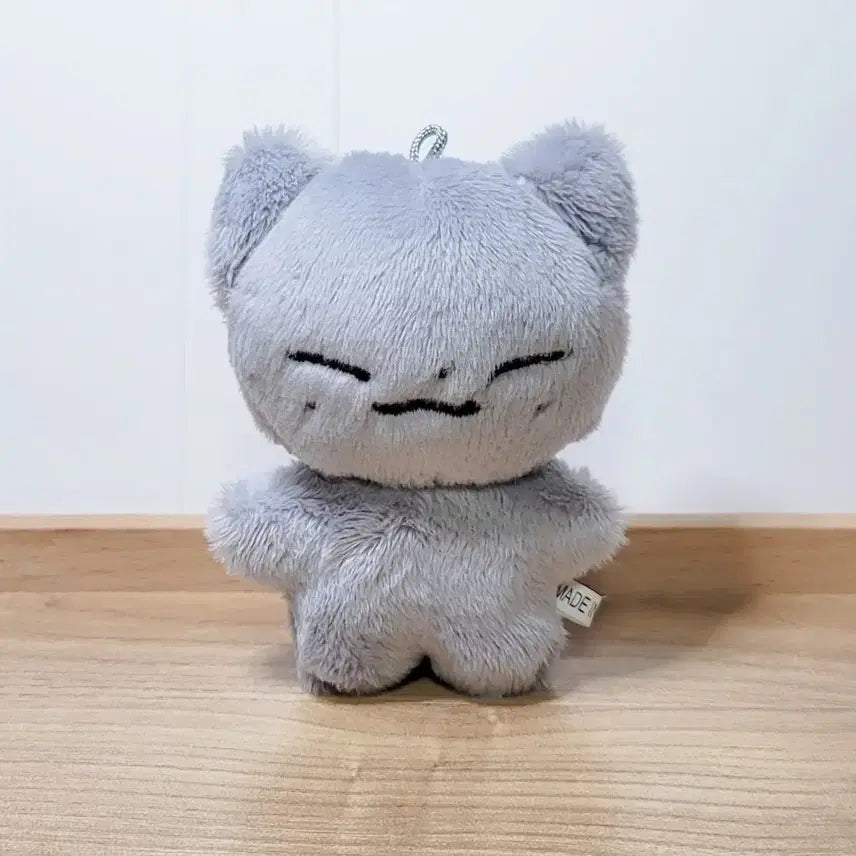 온앤오프 민균 인형 둥냥이