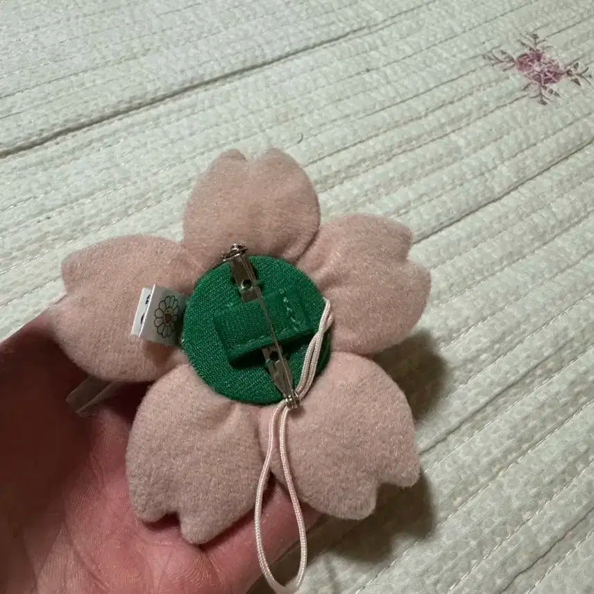 카이카이키키 사쿠라한정 브롯치