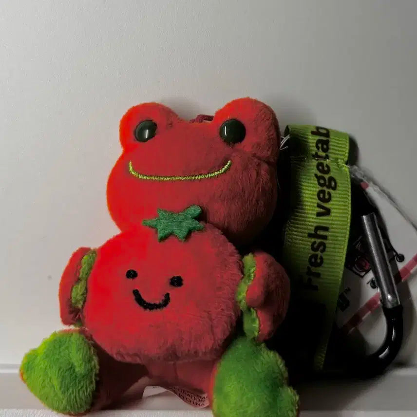 <뉴진스 해린 손민수>피클스 토마토개구리 키링 정품