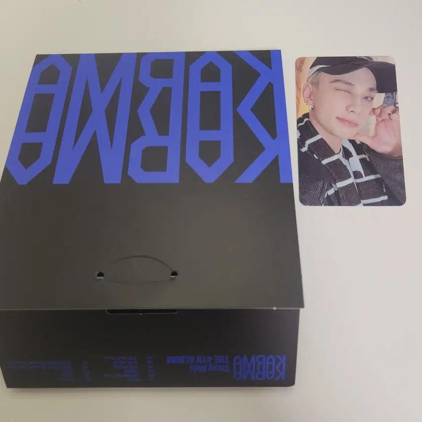 스키즈 카르마 컴팩트 앨범 + 현진 앨범 포카