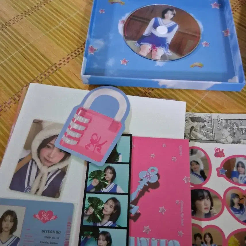 qwer 마니또 개봉앨범  포카 학생증 포함 일괄판매