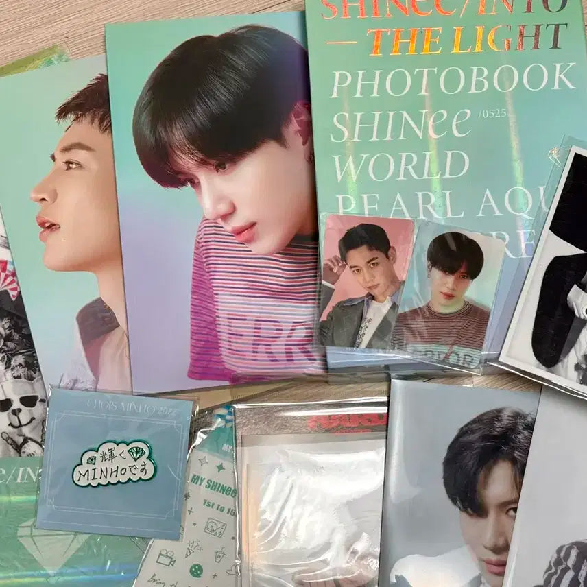 샤이니 태민 민호 굿즈 양도 화보집 뱃지 포카 외