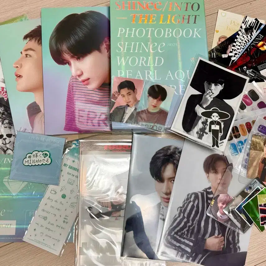 샤이니 태민 민호 굿즈 양도 화보집 뱃지 포카 외