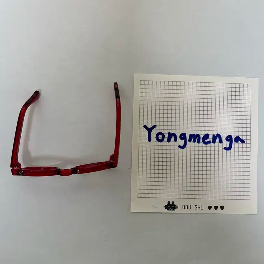 플레이브 예준 10cm 인형 옷 빨간 안경