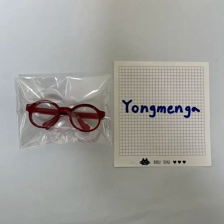 플레이브 예준 10cm 인형 옷 빨간 안경