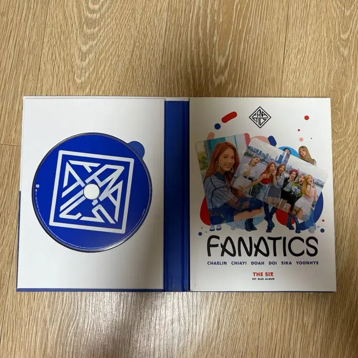 FANATICS The Six 친필 사인 앨범 CD 비매 품