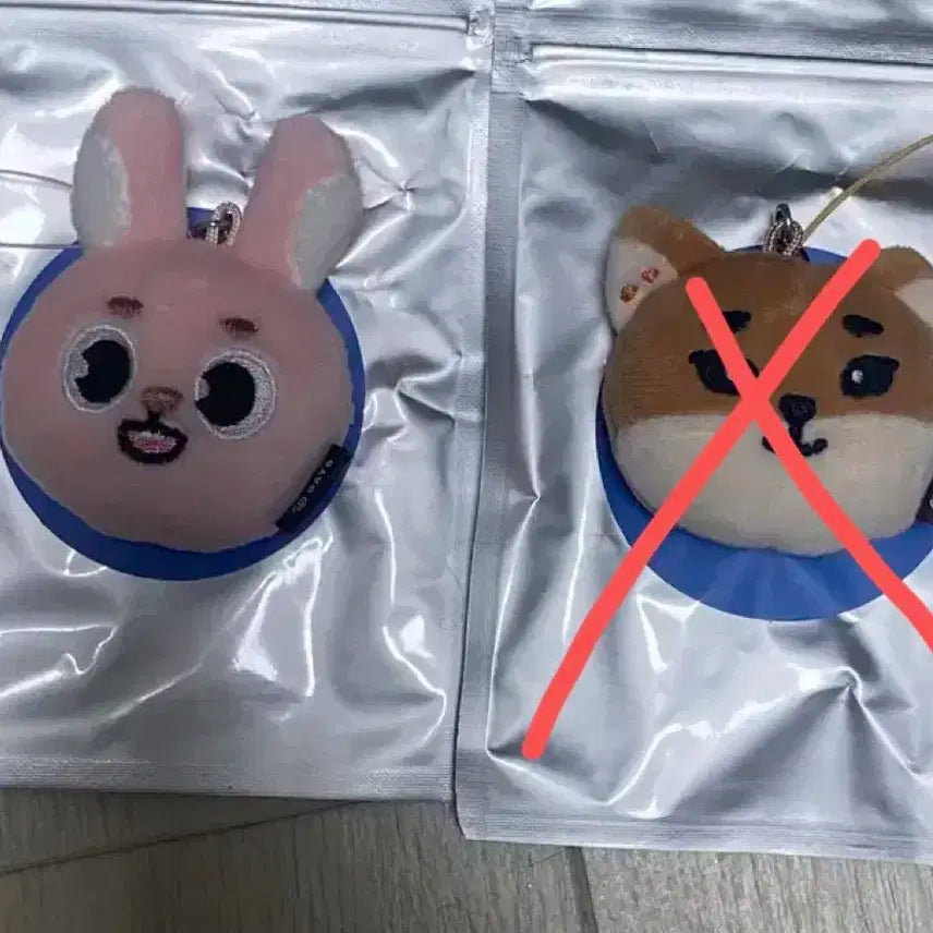 데이식스 페이스키링 데멀 필