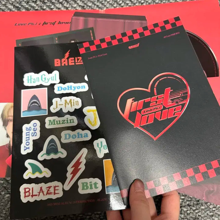 위아이 Love Pt.1 앨범