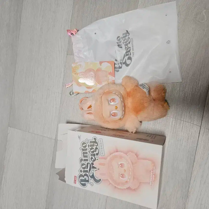 라부부 정품 완전 새 상품 해피니스 (제품 촬영 위해 박스 개봉)