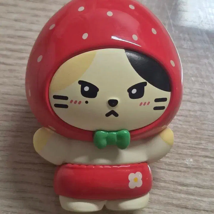 제로베이스원 리니니 딸기 피규어