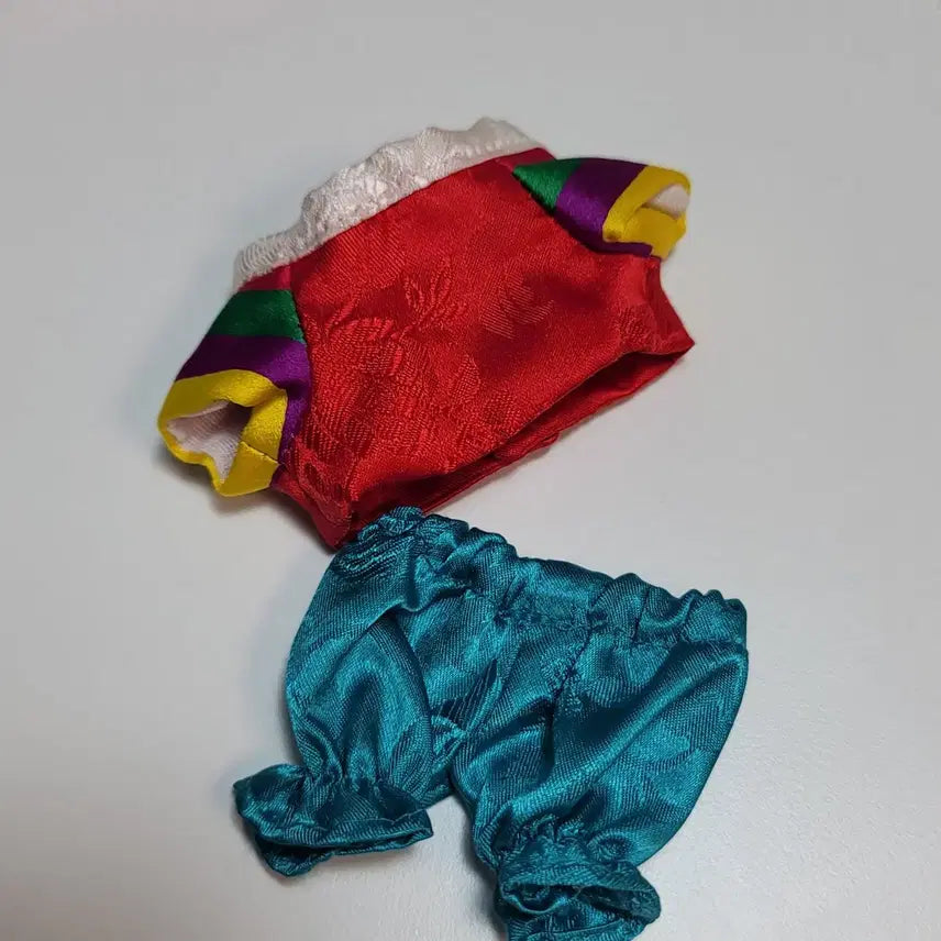 10cm 인형 한복 2종 모두 (원가 이하)