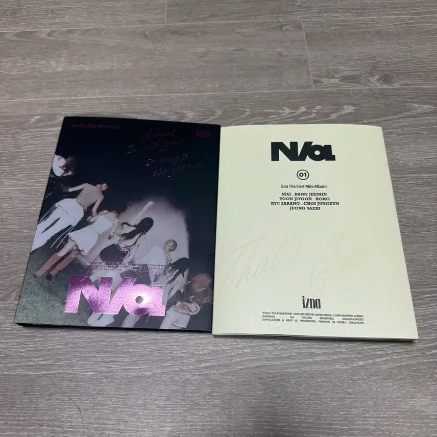 이즈나 Na/Iz ver 개봉 앨범 판매합니다(양도)