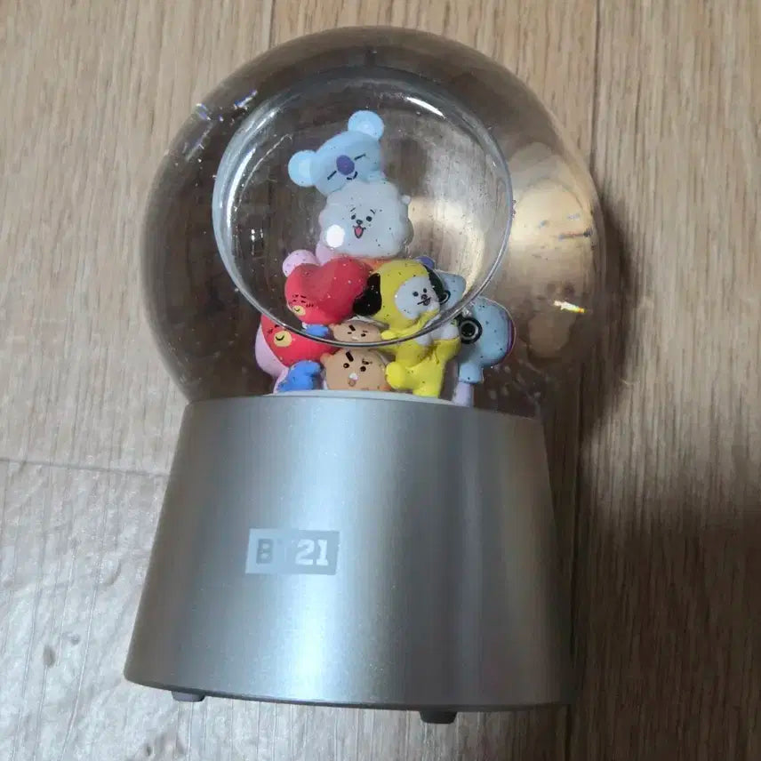 방탄소년단 BT21 스노우볼 피규어