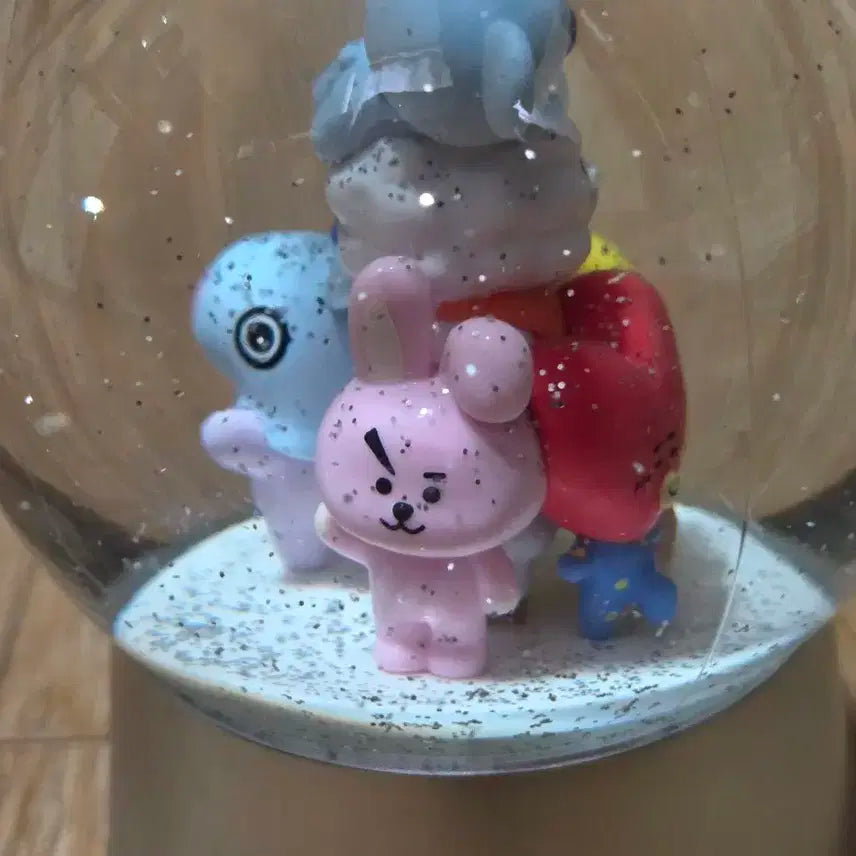 방탄소년단 BT21 스노우볼 피규어