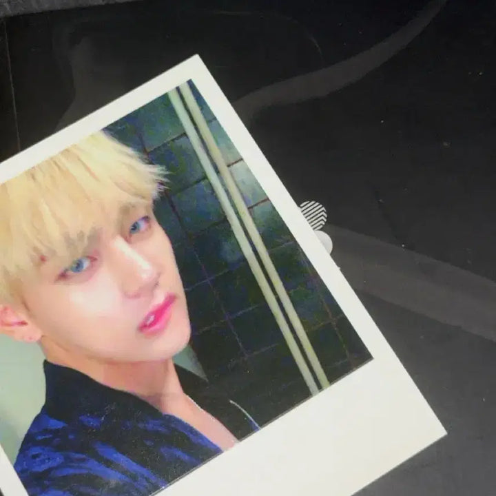 방탄소년단 wings 태형포카 포스터