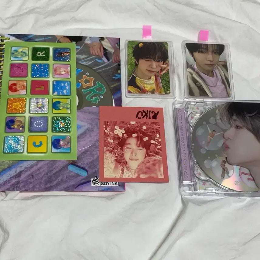 ( 개봉 )엔시티 위시 컬러 포토북 + 팝팝 쥬얼 케이스 버전 팝니다.
