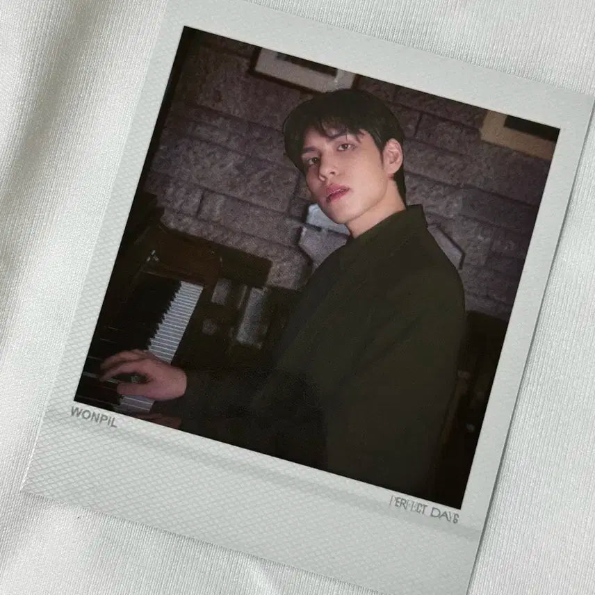 데이식스 디아이콘 B타입 원필 폴라로이드