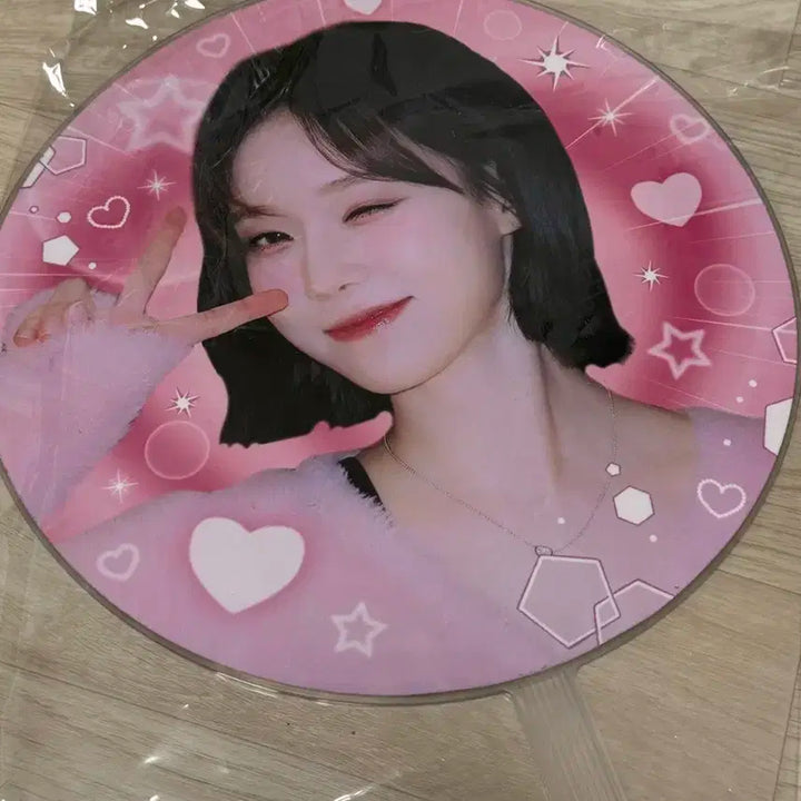 에스파 윈터 우치와 콘서트 응원봉 리치맨 포카