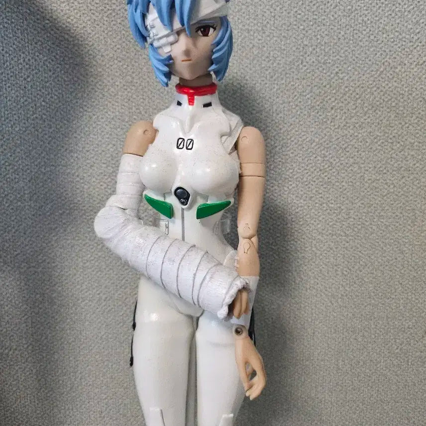 에반게리온 레이 붕대 피규어