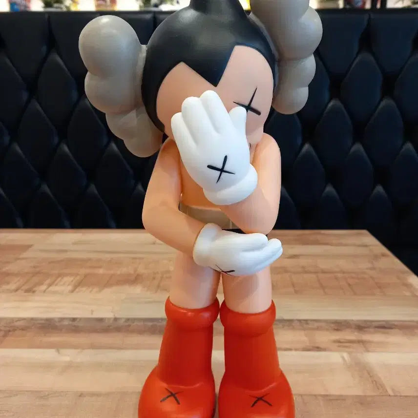 카우스 KAWS 아톰 피규어