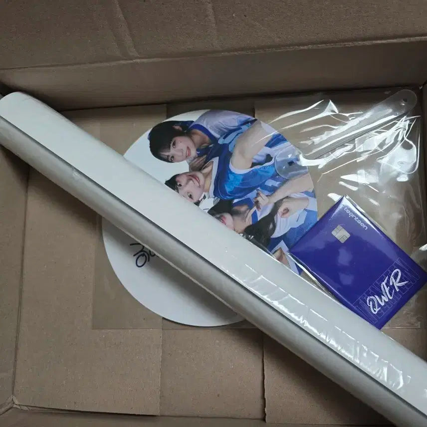 QWER 우리은행 굿즈 일광 판매합니다