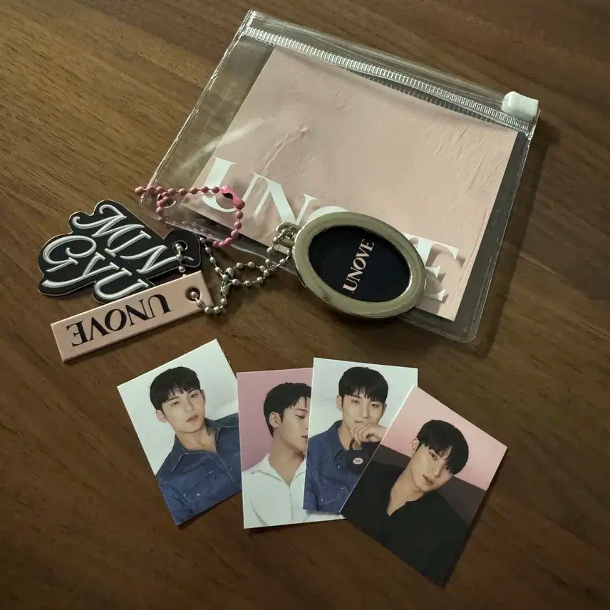 UNOVE 민규 포토카드 + 키링 세트