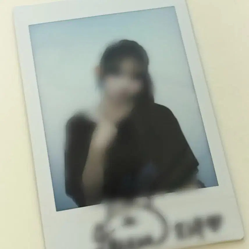 트리플에스 지우 친필 싸인 폴라로이드 싸폴 싸인폴라 팬싸