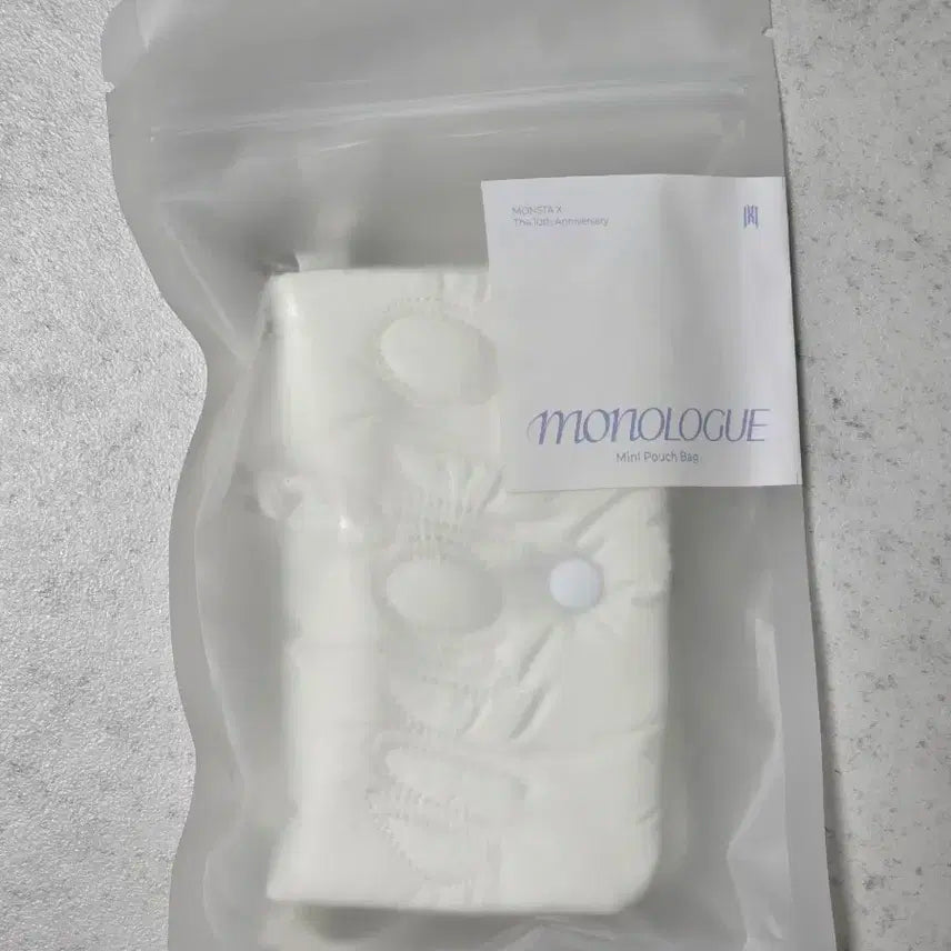 몬스타엑스 10주년 팝업 모놀로그 미니파우치