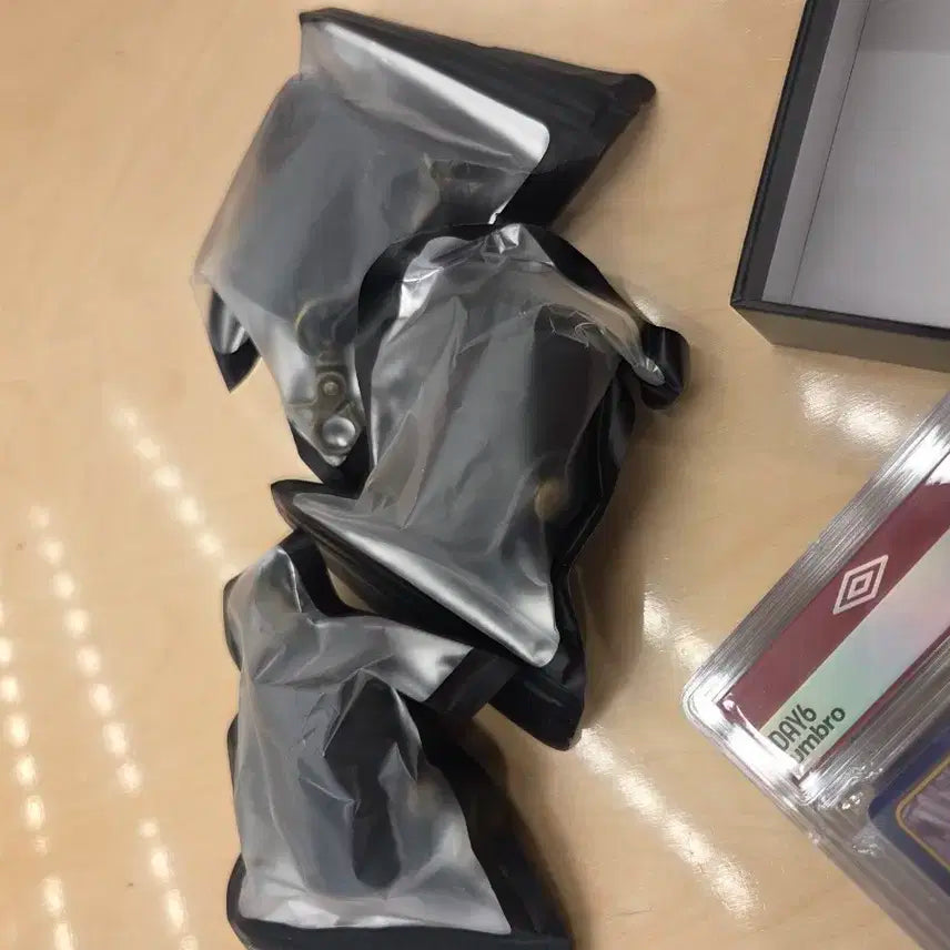 엄브로 데이식스 필름키링