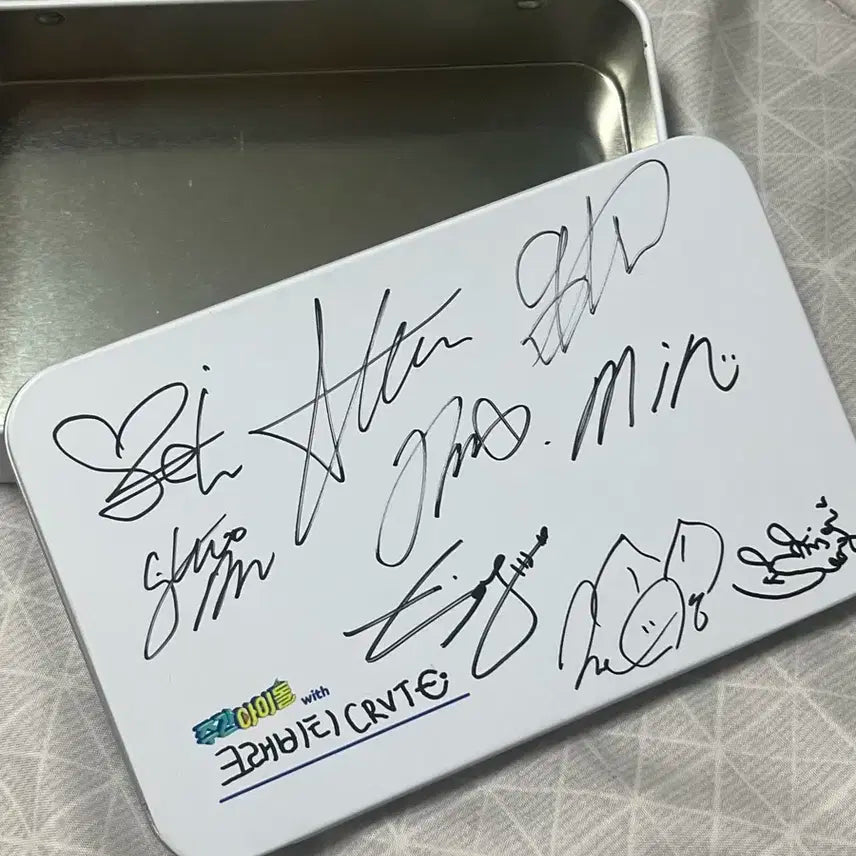 급처)크래비티 친필 싸인 틴케이스 판매(덤가득)