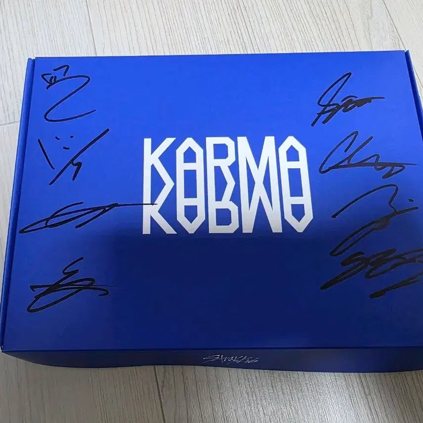 스트레이키즈 karma 사인앨범