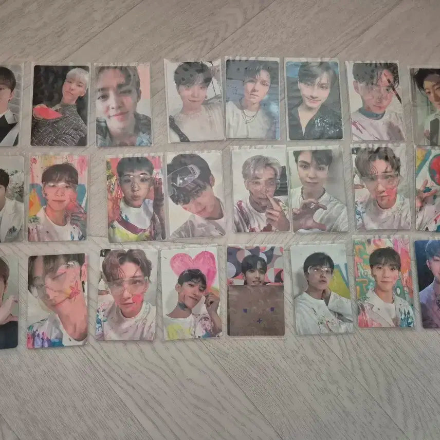 세븐틴 앨범 포카 24장 일괄로 팝니다