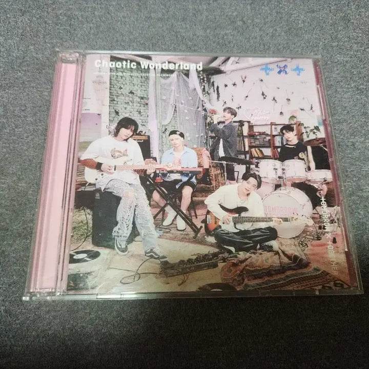 투모로우바이투게더 Chaotic Wonderland 앨범