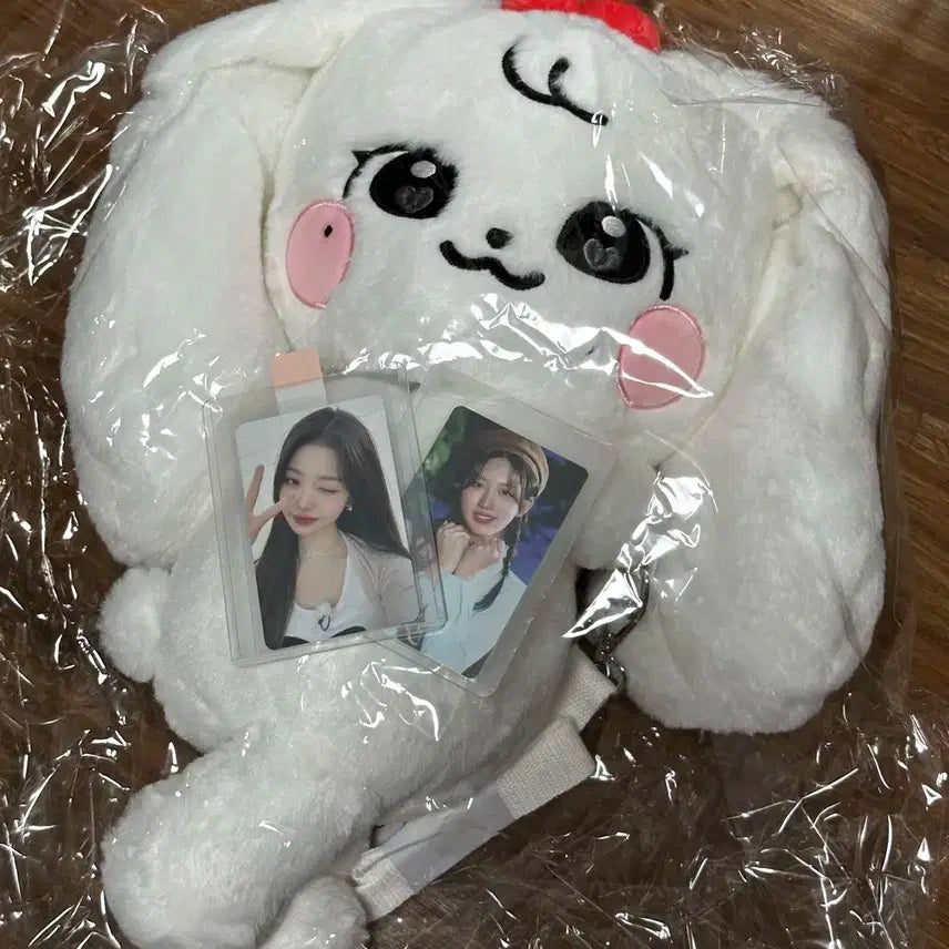 아이브 미니브 허그 가방 체리 인형 + 원영포카