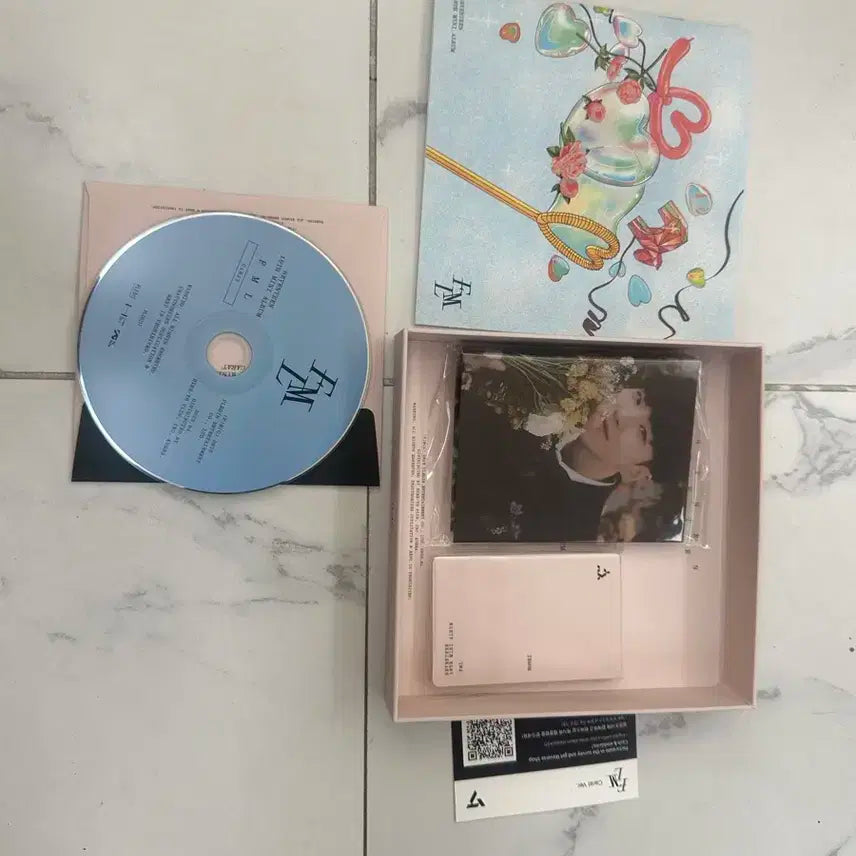 세븐틴 10집 미니앨범 'FML' 캐럿반 미개봉 앨범 판매합니다