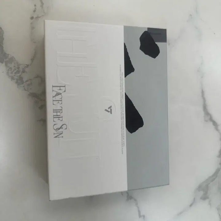 세븐틴의 명반, 'Face the Sun' 키트 앨범을 판매합니다  아름