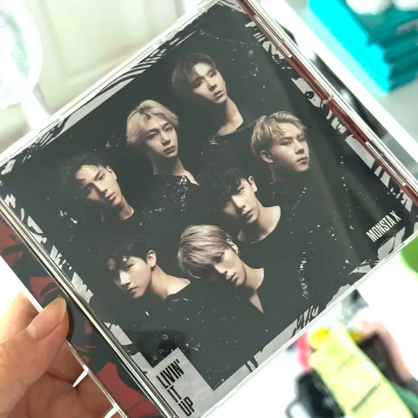 몬스타엑스 일본 앨범 리빈잇업 슛아웃